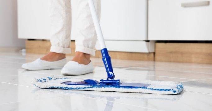 Productos químicos de limpieza para pisos